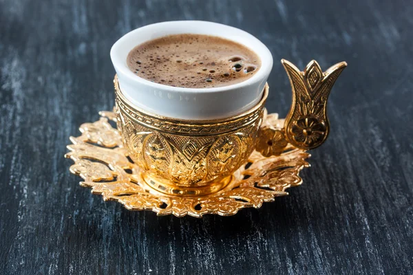Kawa po turecku na czarnym — Zdjęcie stockowe