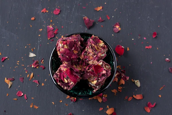 Turkish delight with rose leaves — Stock Photo, Image