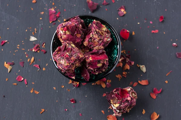 Turkish delight with rose leaves — Stock Photo, Image