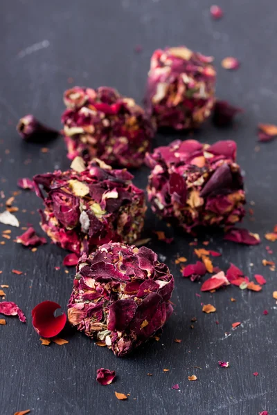 Turkish delight with rose leaves — Stock Photo, Image