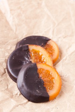 Turuncu boyalı çikolata dilim