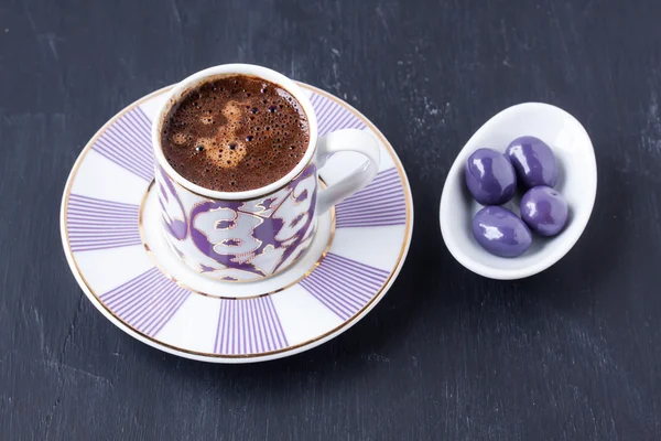 Turkish coffee and coated chocolate — Stock Photo, Image