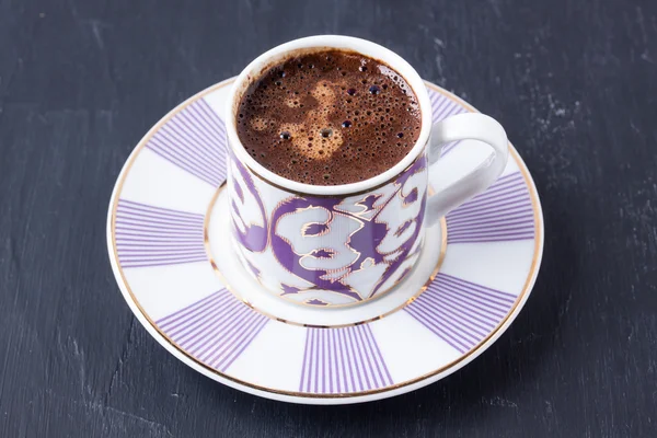 Ahşap zemin üzerine Türk kahvesi