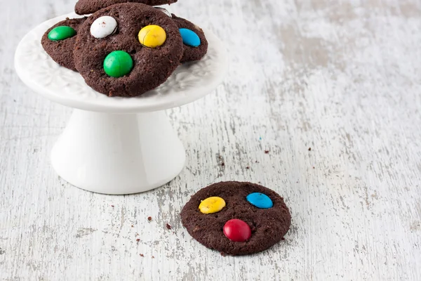 Biscuits au chocolat avec bonbons enrobés de sucre — Photo