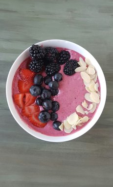 Berry güler yüzlü kase