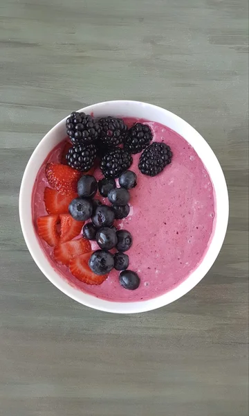 Berry smoothie bowl — Stock Photo, Image