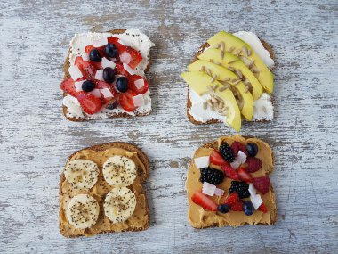 Fıstık ezmesi ve peynir, meyve ile sandviç