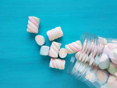 bir kavanoz marsmallow şekerler