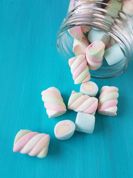Caramelos de malvavisco en un frasco — Foto de Stock
