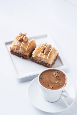 Türk kahvesi ve ceviz baklava