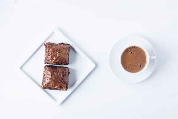 Turkish coffee and walnut baklava — Stock Photo, Image