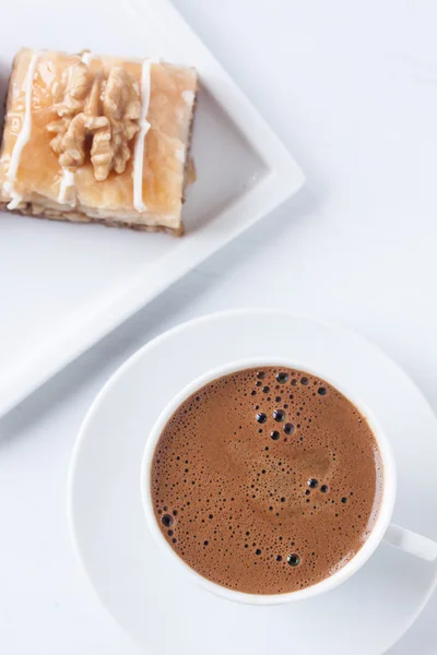 Turkish coffee and walnut baklava — Stock Photo, Image