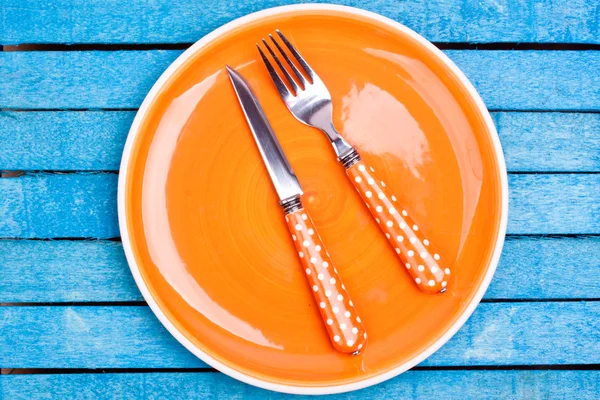 Empty plate and fork, knife — Stock Photo, Image