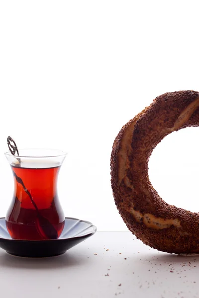 Simit and tea — Stock Photo, Image