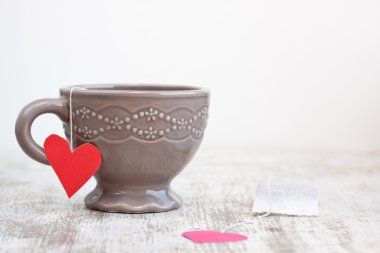 Kalp şeklinde çay poşeti fincan