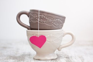 Kalp şeklinde çay poşeti fincan