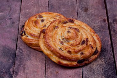 Kuru üzüm ile tatlı çörek