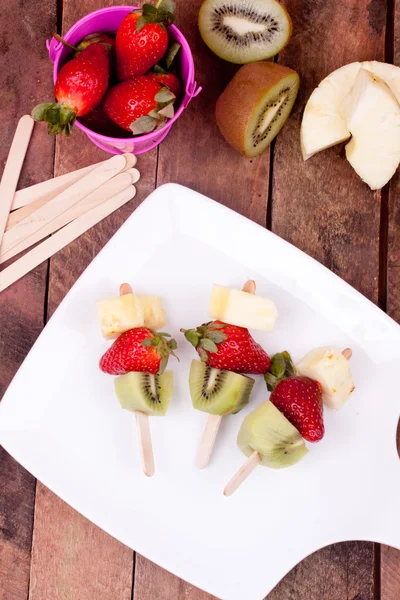 Fruit skewers close up — Stock Photo, Image