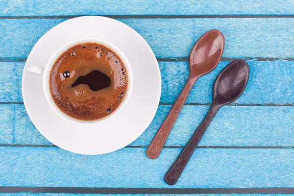 Турецкий кофе и две ложки — стоковое фото