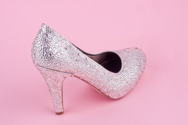 Parlak yüksek topuk ayakkabı ile rhinestones ile