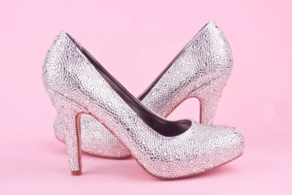 Chaussures à talons hauts brillantes avec strass — Photo