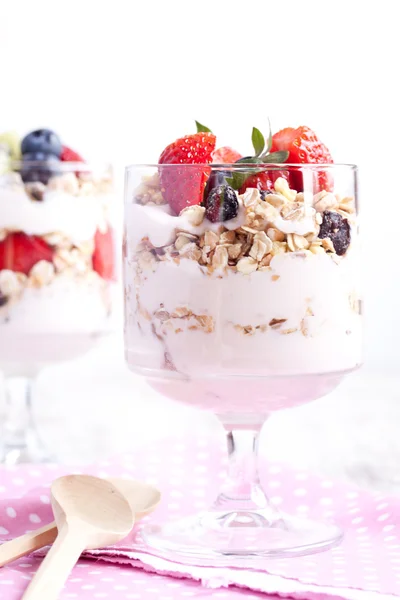 Muesli with yogurt and fruits — Stock Photo, Image