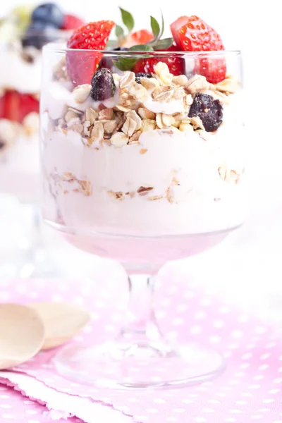 Muesli with yogurt and fruits — Stock Photo, Image