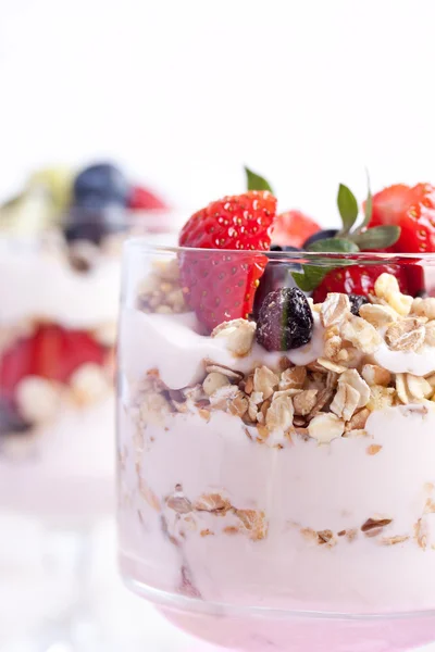 Muesli with yogurt and fruits — Stock Photo, Image