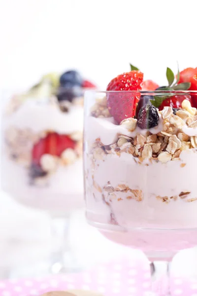 Muesli with yogurt and fruits — Stock Photo, Image