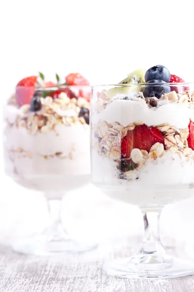 Muesli con yogur y frutas — Foto de Stock
