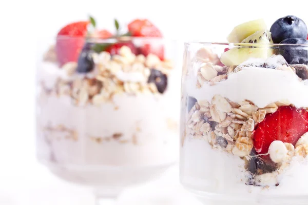 Muesli com iogurte e frutas — Fotografia de Stock