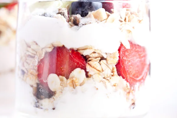 Muesli with yogurt and fruits — Stock Photo, Image