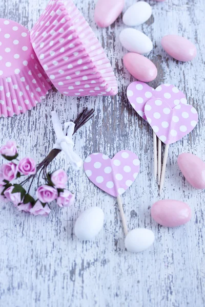 Dulces recubiertos de azúcar, tazas para hornear magdalenas — Foto de Stock