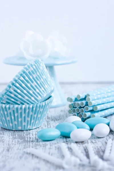 Socker belagda godis, cupcake bakning muggar, sugrör — Stockfoto
