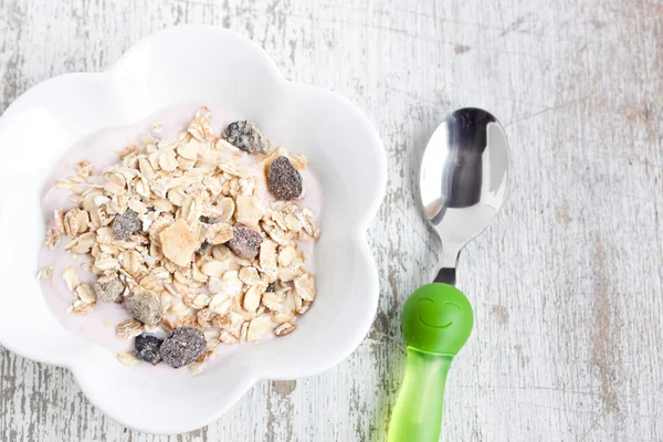 Muesli saporito con yogurt — Foto Stock