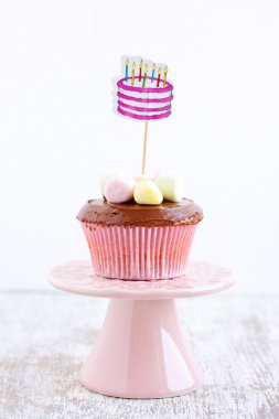 Kek ile marshmallow, mutlu doğum günü pastası