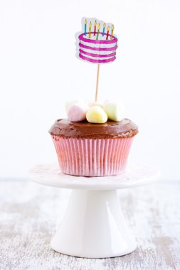 Kek ile marshmallow, mutlu doğum günü pastası