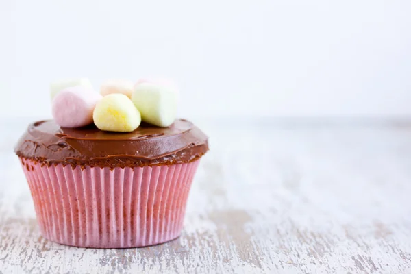 Cupcake with marshmallows — Stock Photo, Image