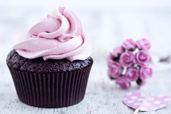 Pastel de chocolate rosa —  Fotos de Stock