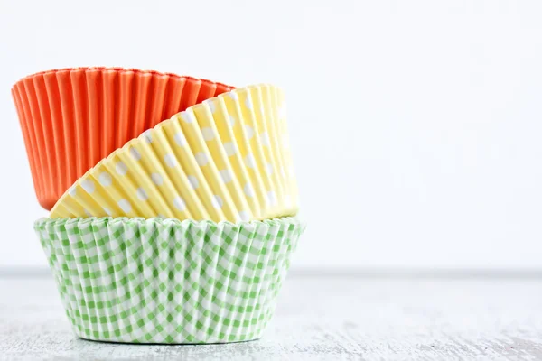 Coloridas tazas de papel para hornear —  Fotos de Stock