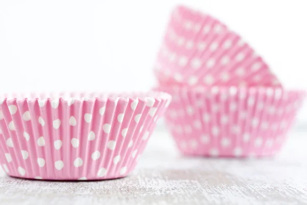 Tazas de papel rosa para hornear —  Fotos de Stock