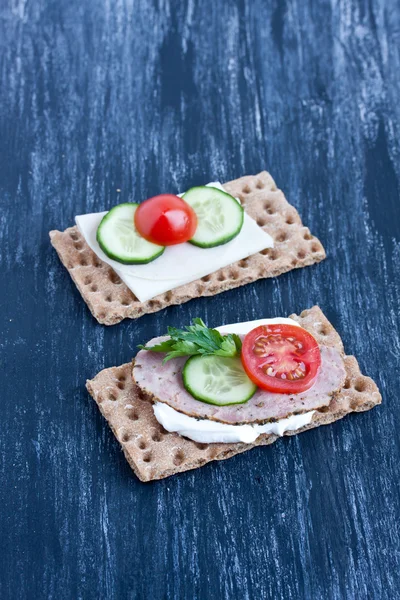 Crisp bread with cheese and smoked turkey meat — Stock Photo, Image