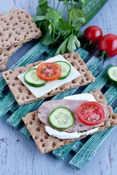 Crisp bread with cheese and smoked turkey meat — Stock Photo, Image