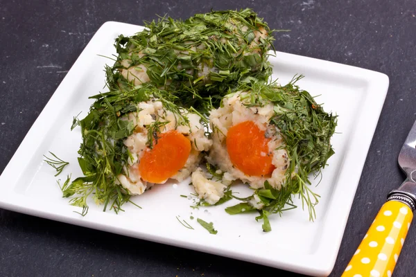 Boiled potato and carrot covered with parsley and dill — 图库照片