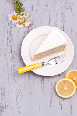 bir dilim limonlu kek