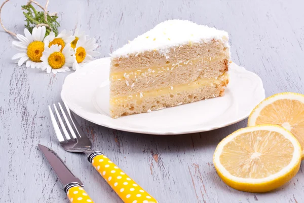 Шматочок лимонного торта — стокове фото