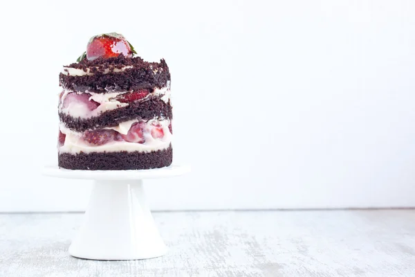 Strawberry chocolate cake — Stock Photo, Image