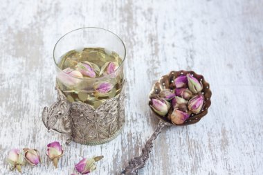 gül tomurcukları ile çay