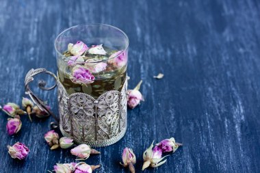 gül tomurcukları ile çay