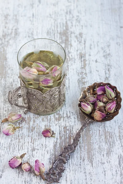 Tea with rose buds — Stock Photo, Image